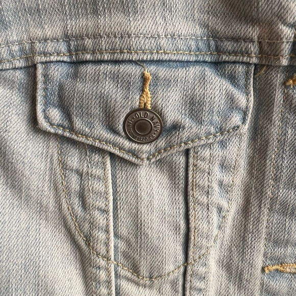 Old Navy Classic Light Wash Jean Jacket - Picture 3 of 5